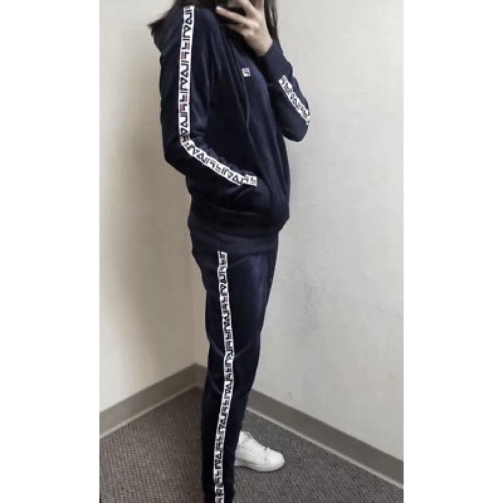 FILA sweatsuit s m read!